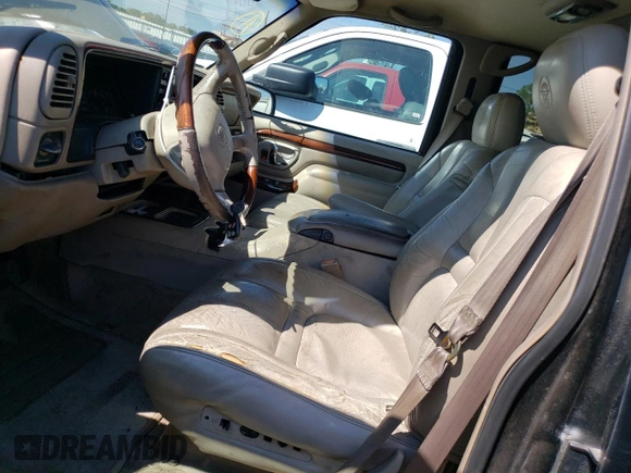 2000 Cadillac Escalade z VIN 1GYEK13R0YR167895, wystawiony jako Copart lot #82586443 z przebiegiem 267 099 mil mil oraz Szkoda całkowita • Salvage title. Historia ofert i sprzedaży dostępna na DreamBid. Obrazek 7.