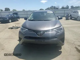 2018 Toyota RAV4 LE z VIN JTMBFREV8JJ259069, wystawiony jako Copart lot #61106715 z przebiegiem 56 770 mil mil oraz Szkoda całkowita • Salvage title. Historia ofert i sprzedaży dostępna na DreamBid. Obrazek 14.