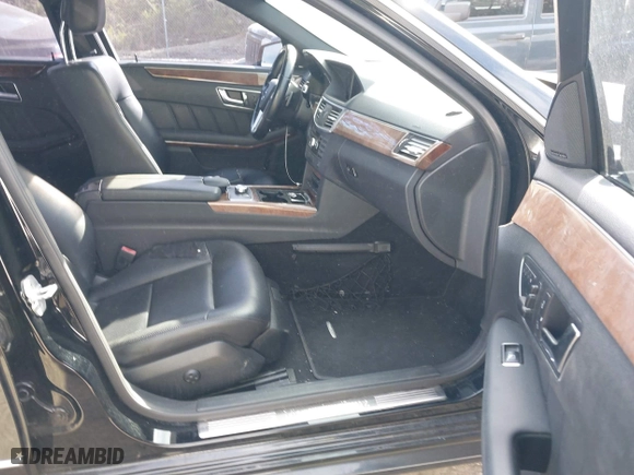 2013 Mercedes-Benz E-Class E 350 Luxury with VIN WDDHF5KB0DA702841, listed as a IAAI auction lot 41875593 with 276,264 mi miles. Bid and sale history available at carsss.com. Image 5.