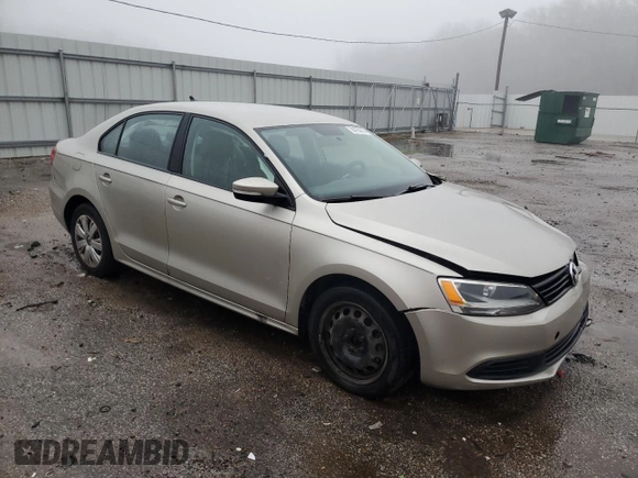 2014 Volkswagen Jetta Sedan SE with VIN 3VWD17AJ1EM262366, listed as a Copart auction lot 84189914 with 151,658 mi miles and Salvage Title. Bid and sale history available at carsss.com. Image 4.