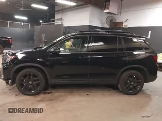 2024 Honda Passport Black Edition с VIN 5FNYF8H82RB002633, выставлен на аукционе IAAI как лот 42296310 с пробегом 12 991 миль миль и . История ставок и продаж доступна на DreamBid. Изображение 15.