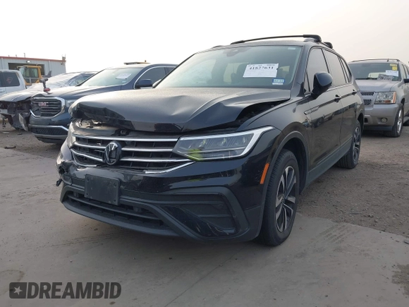 2023 Volkswagen Tiguan S z VIN 3VVRB7AX7PM036833, wystawiony jako IAAI lot #41827631 z przebiegiem 43 383 mil mil oraz . Historia ofert i sprzedaży dostępna na DreamBid. Obrazek 17.