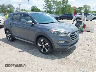 2018 Hyundai Tucson Sport z VIN KM8J3CAL9JU752050, wystawiony jako IAAI lot #42558721 z przebiegiem 173 974 mil mil oraz . Historia ofert i sprzedaży dostępna na DreamBid. Obrazek 1.