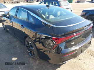 2025 Kia K5 GT-Line z VIN KNAG64J76S5348307, wystawiony jako IAAI lot #41690431 z przebiegiem 1672 mil mil oraz . Historia ofert i sprzedaży dostępna na DreamBid. Obrazek 3.