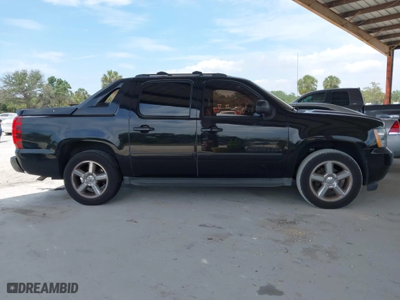 2012 Chevrolet Avalanche LTZ with VIN 3GNTKGE77CG188934, listed as a IAAI auction lot 42105759 with 191,919 mi miles. Bid and sale history available at carsss.com. Image 13.