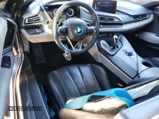 2017 BMW i8 z VIN WBY2Z2C59HV676414, wystawiony jako Copart lot #42976054 z przebiegiem 42 464 mil mil oraz . Historia ofert i sprzedaży dostępna na DreamBid. Obrazek 8.