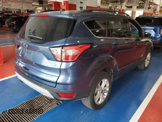 2018 Ford Escape SE z VIN 1FMCU9GD2JUA75853, wystawiony jako IAAI lot #42399997 z przebiegiem 89 772 mil mil oraz . Historia ofert i sprzedaży dostępna na DreamBid. Obrazek 25.