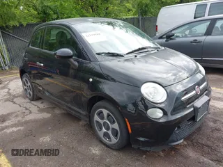 2015 FIAT 500e z VIN 3C3CFFGE4FT689654, wystawiony jako IAAI lot #42199588 z przebiegiem 20 681 mil mil oraz . Historia ofert i sprzedaży dostępna na DreamBid. Obrazek 1.