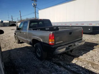 2002 GMC Sierra 1500HD SLE z VIN 1GTGC13U22F171102, wystawiony jako Copart lot #47178475 z przebiegiem Nie podano mil oraz Szkoda całkowita • Salvage title. Historia ofert i sprzedaży dostępna na DreamBid. Obrazek 2.