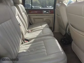 2004 Lincoln Navigator Luxury with VIN 5LMFU28RX4LJ15831, listed as a IAAI auction lot 41969032 with 194,600 mi miles. Bid and sale history available at carsss.com. Image 8.