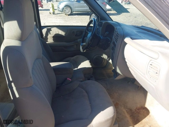 2003 Chevrolet S-10 LS with VIN 1GCCS19X138138729, listed as a IAAI auction lot 41683072 with 1 mi miles. Bid and sale history available at carsss.com. Image 5.