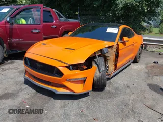 2020 Ford Mustang GT z VIN 1FA6P8CF5L5174647, wystawiony jako IAAI lot #42476619 z przebiegiem 42 728 mil mil oraz . Historia ofert i sprzedaży dostępna na DreamBid. Obrazek 2.