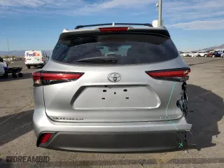 2022 Toyota Highlander XLE with VIN 5TDHZRBH1NS586955, listed as a Copart auction lot 43967865 with 33,214 mi miles and Salvage Title. Bid and sale history available at carsss.com. Image 6.