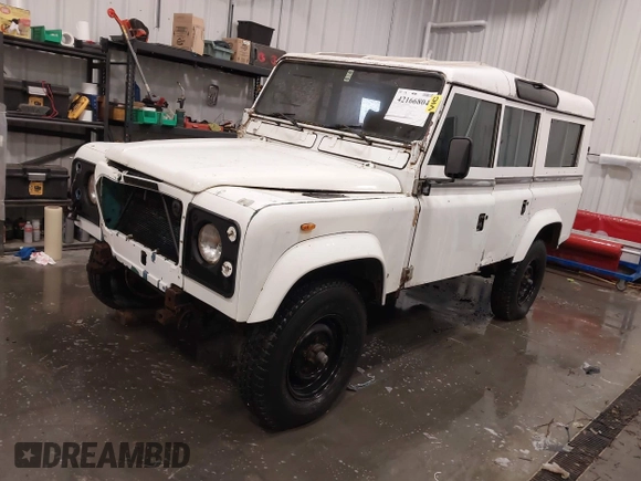 1983 Land Rover Defender with VIN SALLDHAG8AA190593, listed as a IAAI auction lot 42166804 with Not provided miles and . Bid and sale history available at DreamBid. Image 2.
