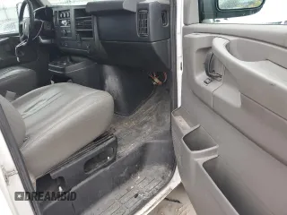 2015 Chevrolet Express Cargo z VIN 1GCWGFCF7F1180265, wystawiony jako Copart lot #44005045 z przebiegiem 332 854 mil mil oraz Czysty tytuł • Clean title. Historia ofert i sprzedaży dostępna na DreamBid. Obrazek 8.