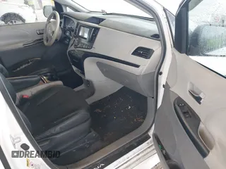 2011 Toyota Sienna SE with VIN 5TDXK3DC0BS060424, listed as a IAAI auction lot 41895621 with 149,332 mi miles. Bid and sale history available at carsss.com. Image 5.