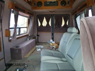 1994 Chevrolet Chevy Van z VIN 1GBEG25K5RF123489, wystawiony jako Copart lot #79491854 z przebiegiem 82 970 mil mil oraz Szkoda całkowita • Salvage title. Historia ofert i sprzedaży dostępna na DreamBid. Obrazek 10.