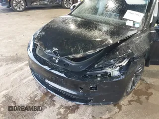 2025 Tesla Model 3 Long Range z VIN 5YJ3E1EA2SF909755, wystawiony jako IAAI lot #41667912 z przebiegiem 1 927 mil mil oraz . Historia ofert i sprzedaży dostępna na DreamBid. Obrazek 6.