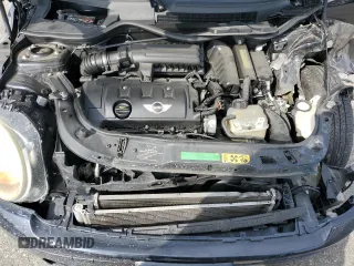 2007 MINI Hardtop z VIN WMWMF33537TT54433, wystawiony jako Copart lot #58813415 z przebiegiem 111 250 mil mil oraz Szkoda całkowita • Salvage title. Historia ofert i sprzedaży dostępna na DreamBid. Obrazek 11.