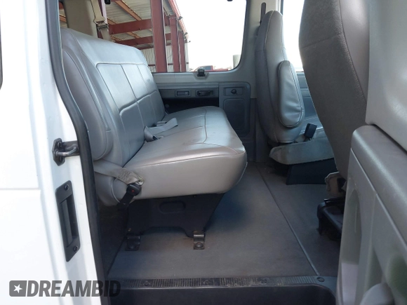 2005 Ford Econoline Passenger XL with VIN 1FBNE31L45HB23735, listed as a IAAI auction lot 41700427 with 241,456 mi miles. Bid and sale history available at carsss.com. Image 8.