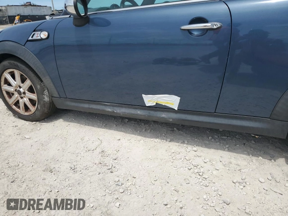 2011 MINI Convertible S with VIN WMWZP3C50BTX83220, listed as a Copart auction lot 61590205 with 80,979 mi miles and Salvage title. Bid and sale history available at DreamBid. Image 12.