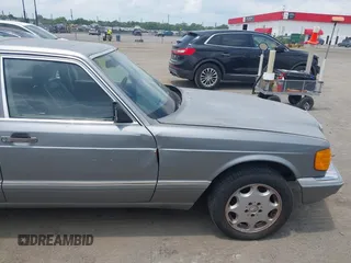 1987 Mercedes-Benz 300 SDL z VIN WDBCB25D6HA329689, wystawiony jako IAAI lot #42438703 z przebiegiem 237 677 mil mil oraz . Historia ofert i sprzedaży dostępna na DreamBid. Obrazek 12.