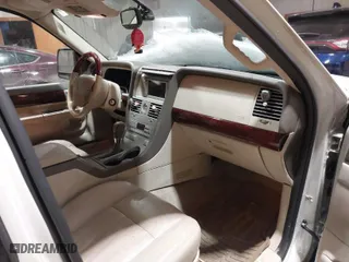 2004 Lincoln Aviator Luxury with VIN 5LMEU88H04ZJ31510, listed as a IAAI auction lot 41599571 with 118,956 mi miles. Bid and sale history available at carsss.com. Image 5.