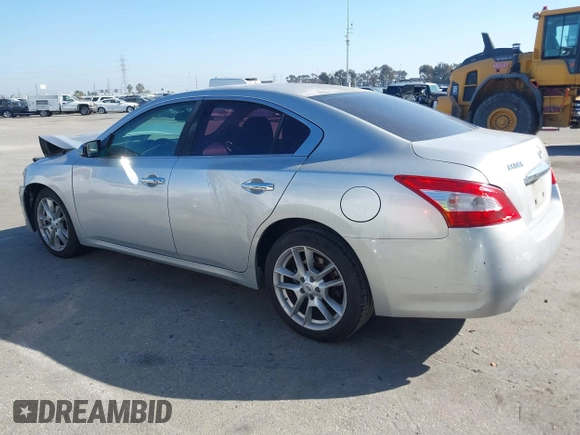 2011 Nissan Maxima SV z VIN 1N4AA5AP6BC828992, wystawiony jako IAAI lot #41681824 z przebiegiem 164 162 mil mil oraz . Historia ofert i sprzedaży dostępna na DreamBid. Obrazek 14.