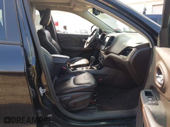 2014 Jeep Cherokee Trailhawk with VIN 1C4PJMBS6EW100500, listed as a IAAI auction lot 41894989 with 131,034 mi miles. Bid and sale history available at carsss.com. Image 5.