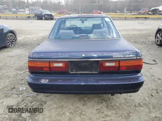 1989 Toyota Camry z VIN 4T1SV22E0KU032677, wystawiony jako Copart lot #46308555 z przebiegiem 993 896 mil mil oraz Czysty tytuł • Clean title. Historia ofert i sprzedaży dostępna na DreamBid. Obrazek 6.