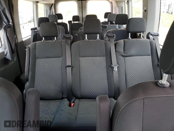 2020 Ford Transit Passenger XL z VIN 1FBAX2C82LKA61389, wystawiony jako Copart lot #51582815 z przebiegiem 137 866 mil mil oraz Czysty tytuł • Clean title. Historia ofert i sprzedaży dostępna na DreamBid. Obrazek 10.