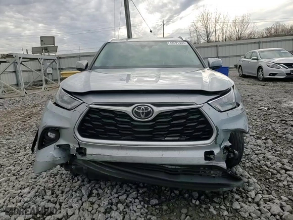 2020 Toyota Highlander XLE with VIN 5TDGZRAH6LS030621, listed as a Copart auction lot 43591905 with 130,403 mi miles and Salvage Title. Bid and sale history available at carsss.com. Image 11.