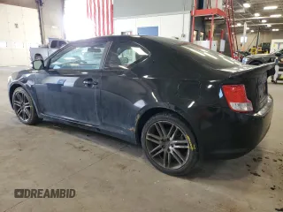 2012 Scion tC z VIN JTKJF5C70C3037571, wystawiony jako Copart lot #58036725 z przebiegiem 107 567 mil mil oraz Szkody całkowita. Historia ofert i sprzedaży dostępna na DreamBid. Obrazek 2.