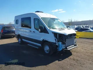 2023 Ford Transit z VIN 1FTYE2C84PKB90935, wystawiony jako IAAI lot #41649489 z przebiegiem 3 272 mil mil oraz . Historia ofert i sprzedaży dostępna na DreamBid. Obrazek 1.