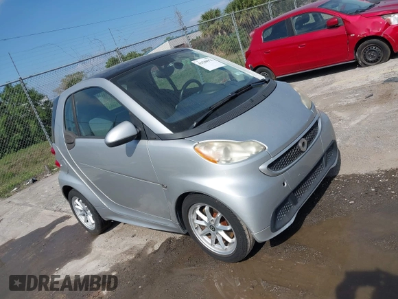 2012 Smart fortwo Pure z VIN WMEEJ3BA1CK560131, wystawiony jako IAAI lot #41540976 z przebiegiem 58 962 mil mil oraz . Historia ofert i sprzedaży dostępna na DreamBid. Obrazek 1.