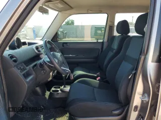 2006 Scion xB z VIN JTLKT324264110085, wystawiony jako Copart lot #55693295 z przebiegiem 147 334 mil mil oraz Szkody całkowita. Historia ofert i sprzedaży dostępna na DreamBid. Obrazek 7.
