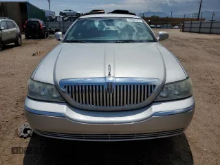 2006 Lincoln Town Car Signature z VIN 1LNHM81W86Y651116, wystawiony jako Copart lot #57908765 z przebiegiem 170 692 mil mil oraz Tytuł czysty. Historia ofert i sprzedaży dostępna na DreamBid. Obrazek 5.