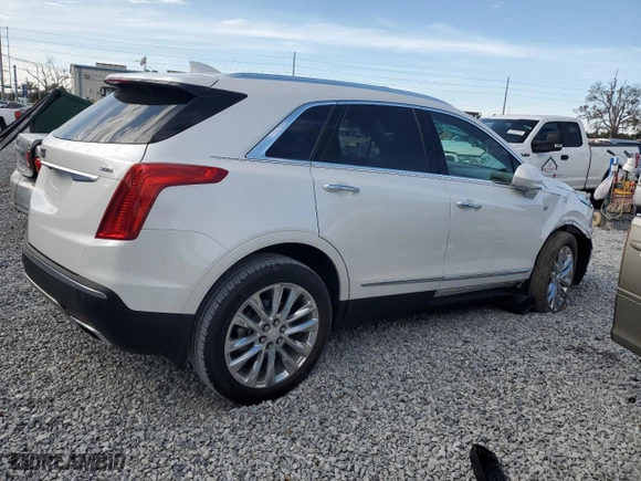 2017 Cadillac XT5 Platinum AWD with VIN 1GYKNFRS8HZ118378, listed as a Copart auction lot 89376565 with 33,792 mi miles and Salvage Title. Bid and sale history available at carsss.com. Image 3.
