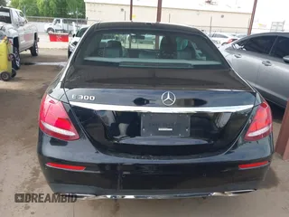 2017 Mercedes-Benz E 300 Luxury z VIN WDDZF4JBXHA036044, wystawiony jako IAAI lot #42053988 z przebiegiem 105 067 mil mil oraz . Historia ofert i sprzedaży dostępna na DreamBid. Obrazek 16.