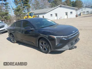 2025 Kia K4 LXS with VIN 3KPFT4DE1SE015969, listed as a IAAI auction lot 41792339 with 5,777 mi miles. Bid and sale history available at carsss.com. Image 1.