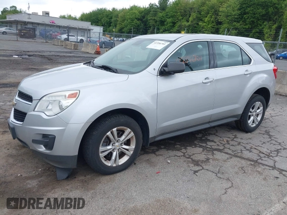 2013 Chevrolet Equinox LS z VIN 2GNFLCEK5D6281875, wystawiony jako IAAI lot #42390701 z przebiegiem 218 296 mil mil oraz . Historia ofert i sprzedaży dostępna na DreamBid. Obrazek 2.