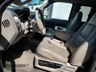 2010 Ford F-250 XL z VIN 1FTSX2BR5AEA72246, wystawiony jako Copart lot #63031345 z przebiegiem 183 466 mil mil oraz Czysty tytuł • Clean title. Historia ofert i sprzedaży dostępna na DreamBid. Obrazek 7.