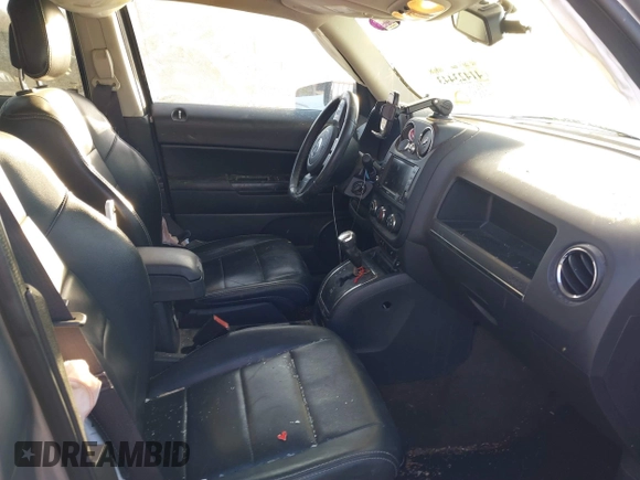 2016 Jeep Patriot Latitude with VIN 1C4NJRFB2GD647292, listed as a IAAI auction lot 41423443 with 88,905 mi miles and . Bid and sale history available at carsss.com. Image 4.