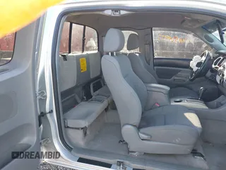 2006 Toyota Tacoma with VIN 5TEUU42N76Z213509, listed as a IAAI auction lot 41520977 with 186,804 mi miles. Bid and sale history available at carsss.com. Image 8.