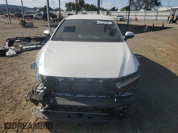 2024 Toyota Crown XLE with VIN JTDAAAAF2R3025634, listed as a Copart auction lot 71777104 with 4,303 mi miles and Salvage Title. Bid and sale history available at carsss.com. Image 5.
