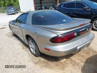 2002 Pontiac Firebird Firebird z VIN 2G2FS22K722105297, wystawiony jako IAAI lot #42350571 z przebiegiem 249 177 mil mil oraz . Historia ofert i sprzedaży dostępna na DreamBid. Obrazek 3.