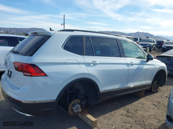 2020 Volkswagen Tiguan SE with VIN 3VV3B7AX0LM039721, listed as a IAAI auction lot 41627081 with 56,405 mi miles. Bid and sale history available at carsss.com. Image 13.