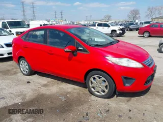 2013 Ford Fiesta SE z VIN 3FADP4BJ7DM131929, wystawiony jako IAAI lot #41936163 z przebiegiem 89 411 mil mil oraz . Historia ofert i sprzedaży dostępna na DreamBid. Obrazek 1.