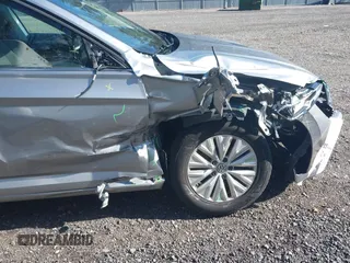 2019 Volkswagen Jetta S z VIN 3VWC57BUXKM242671, wystawiony jako IAAI lot #41813164 z przebiegiem 100 642 mil mil oraz . Historia ofert i sprzedaży dostępna na DreamBid. Obrazek 6.