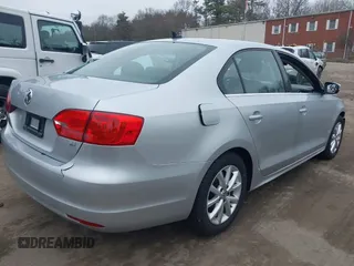 2014 Volkswagen Jetta SE with VIN 3VWD17AJ7EM331139, listed as a IAAI auction lot 41813500 with 110,233 mi miles and . Bid and sale history available at DreamBid. Image 4.